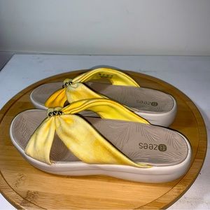 Bzees Sandals Women’s Size 7M Yellow Fabric Gold Ball Accents